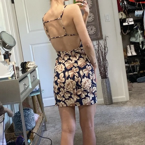 🌼 NWT Free People Floral Strappy back open back mini dress very flattering - Picture 5 of 17